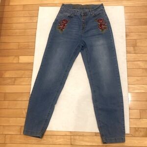 DISIGUAL High Waisted Boho Red Rose embroidered  light washed mom jeans size 28